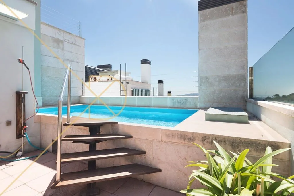 Piscine - Contemporary Adjoined House with Pool in Sarrià