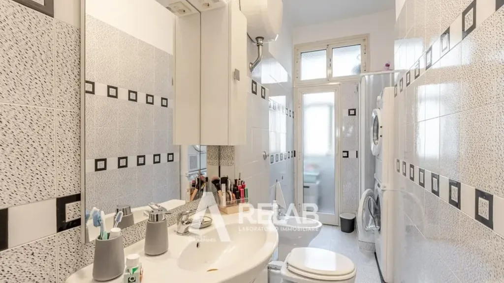 Salles de bain - Bright Trilocale with Balcony in Appio Claudio, Rome