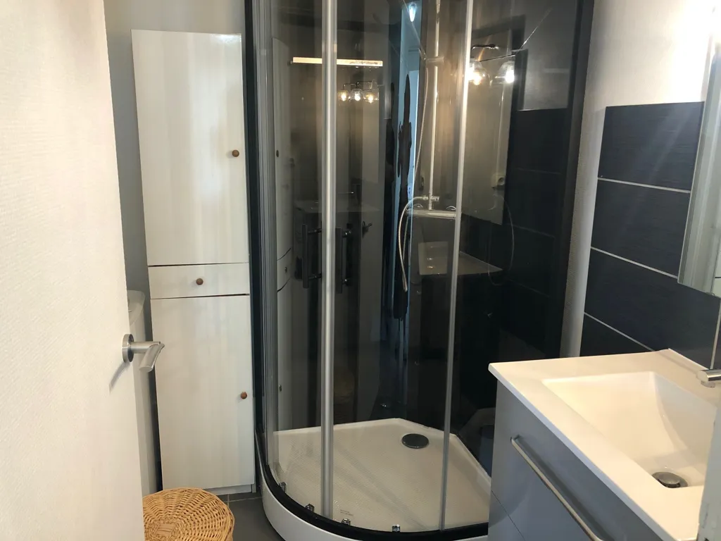 Salles de bain - Appartement Meublé avec Balcon à Périgueux