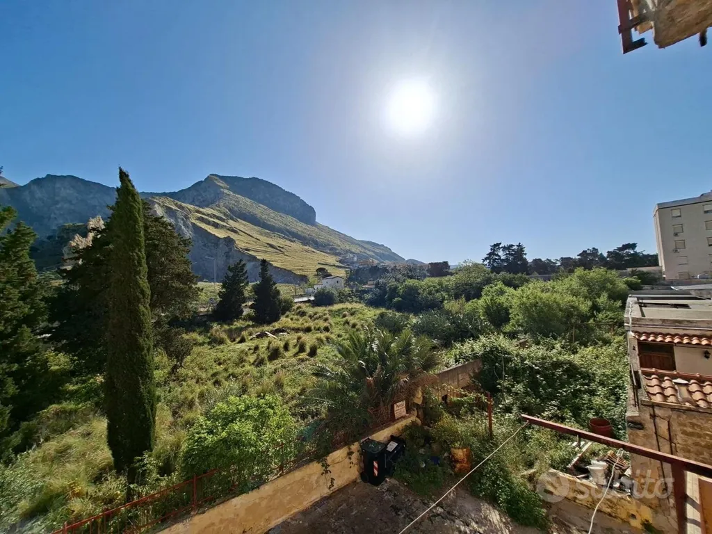 Balcony - Bright 5-Room Apartment with Balcony in Palermo