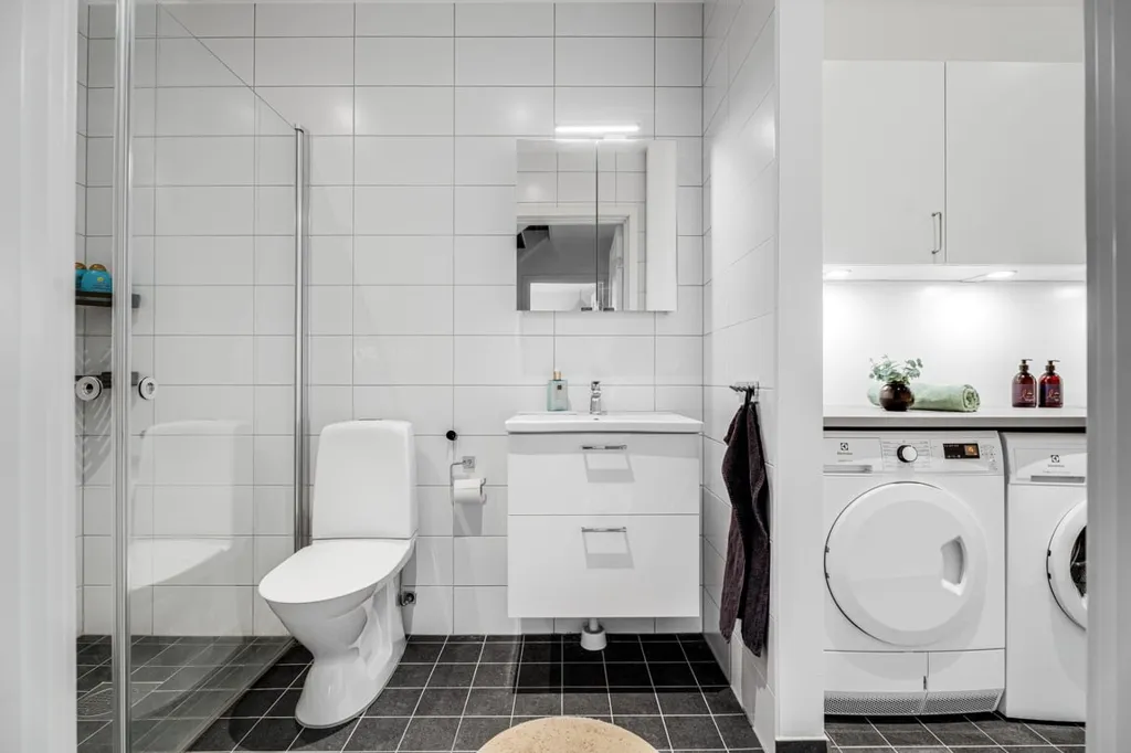 Bagni - Terraced House with Spacious Terrace in Suburban Area