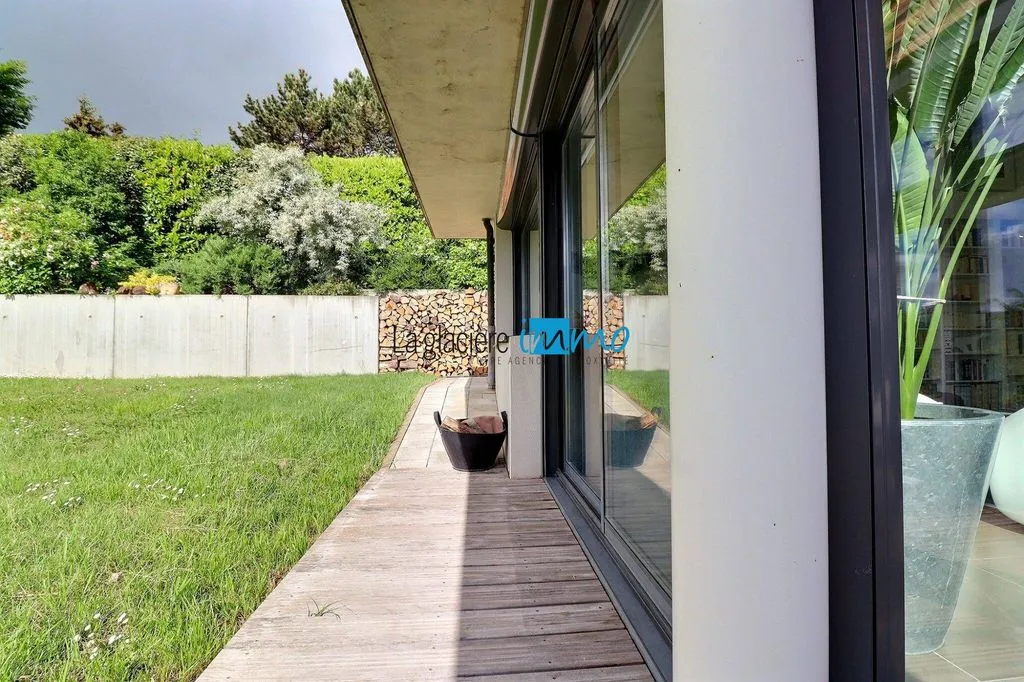 Terrasse - Maison Contemporaine avec Vue Panoramique à Chanonat