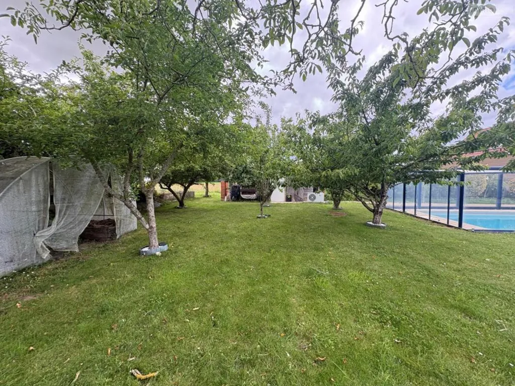 Jardin - Maison avec Piscine et Jardin près de Voves