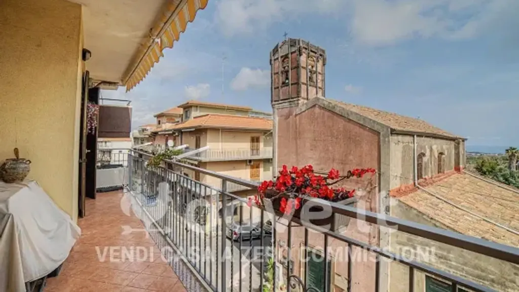 Balcon - Rear-Facing Apartment with Balcony in Aci Catena
