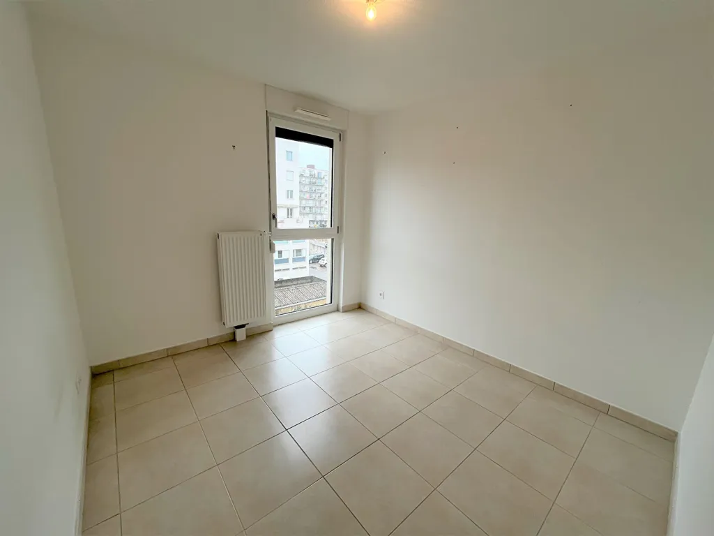 Toad - 3-Bed Flat with Parking in Troyes Centre