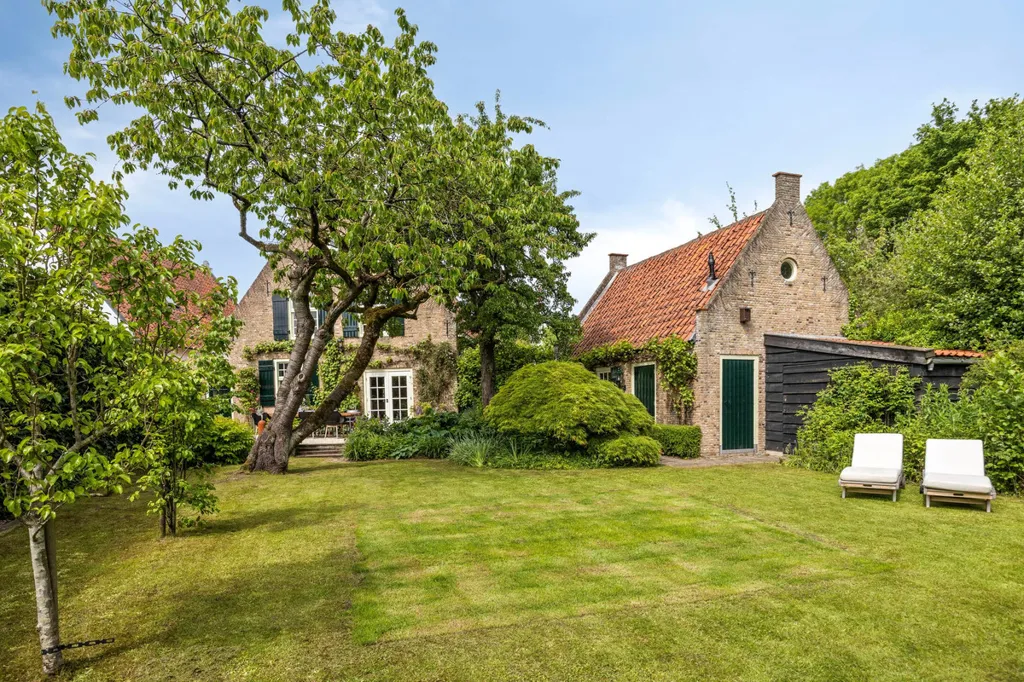 Aed - Historic House with Character in Drimmelen