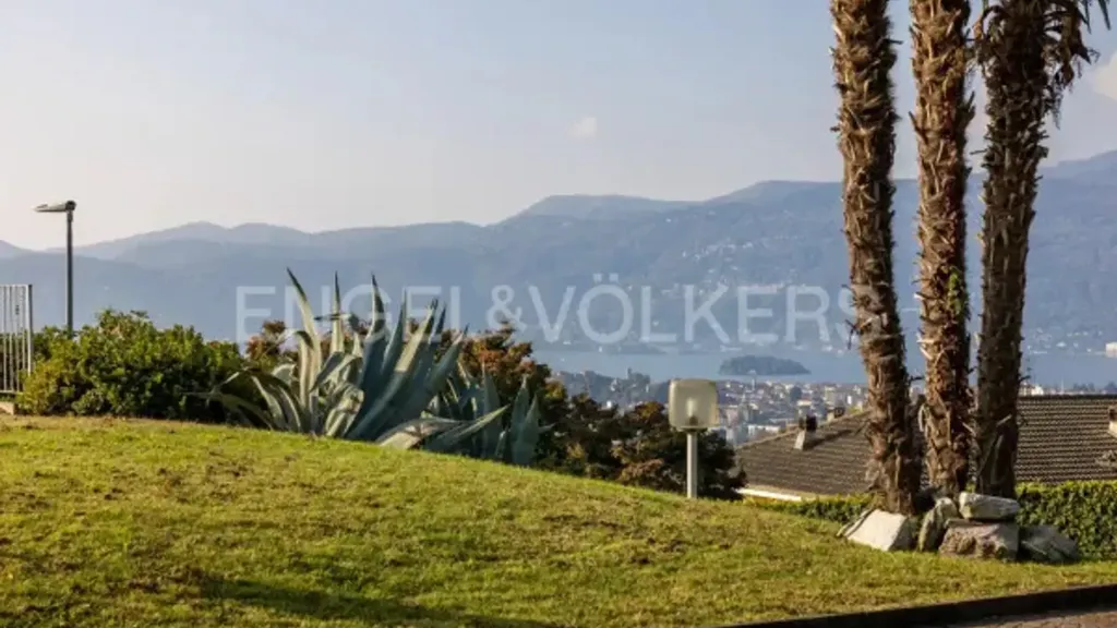 Aed - Villa with Lake View in Arizzano