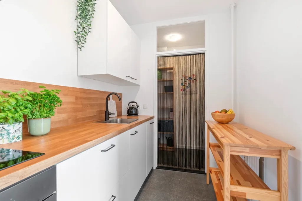 Cuisine - Modern Corner Flat with Panoramic View in Haarlem