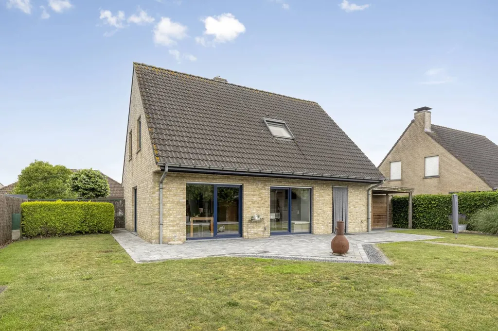 Esterno - Family Home with Solar Panels in Izegem