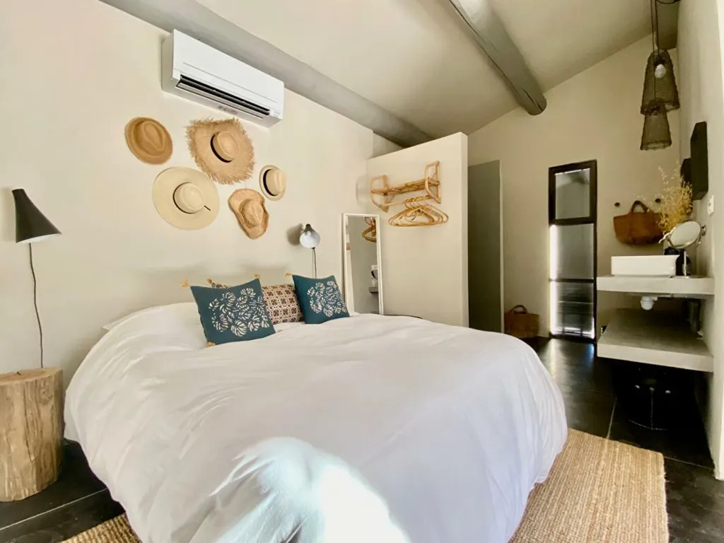 Chambres - Villa Luxueuse avec Piscine à Ménerbes