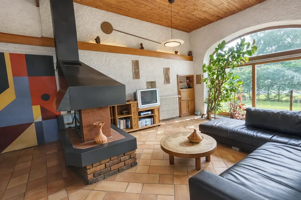 Elutuba - Architectural House with Garden in Jura