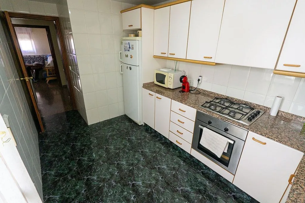 Cuisine - Apartment with Balcony and Park View in Ibi