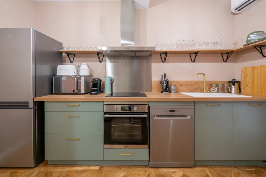 Köök - 2-Bedroom Apartment with Patio in Nîmes Centre