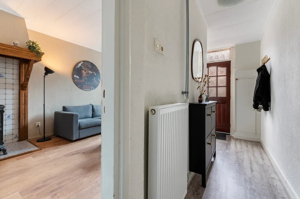 Entrée - Characterful House with Large Shed in Goor