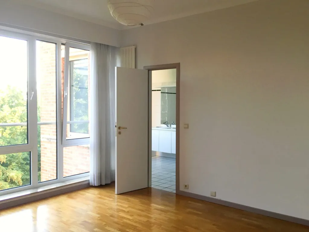 Pièces - Appartement Élégant avec Terrasse dans le Quartier des Ambassades