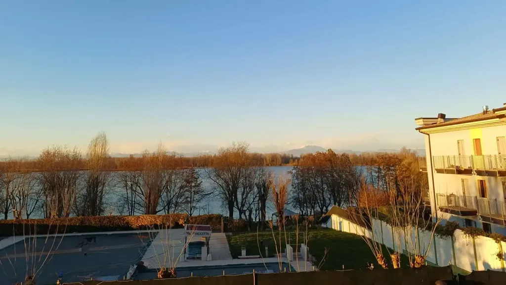 Terrasse - Rustic Apartment with Lake View in Mantua