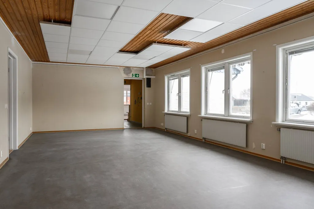 Pièces - Commercial Space with Garden in Väckelsång