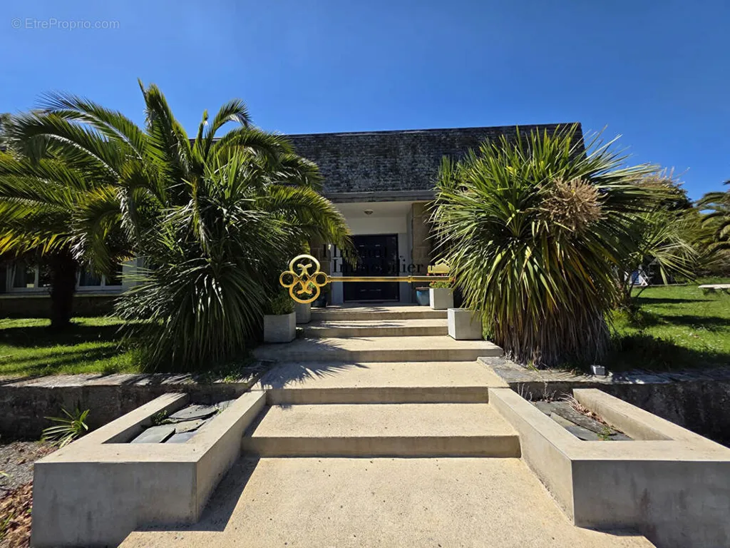 Extérieur - Maison d'Architecte avec Jardin à l'Abri des Regards
