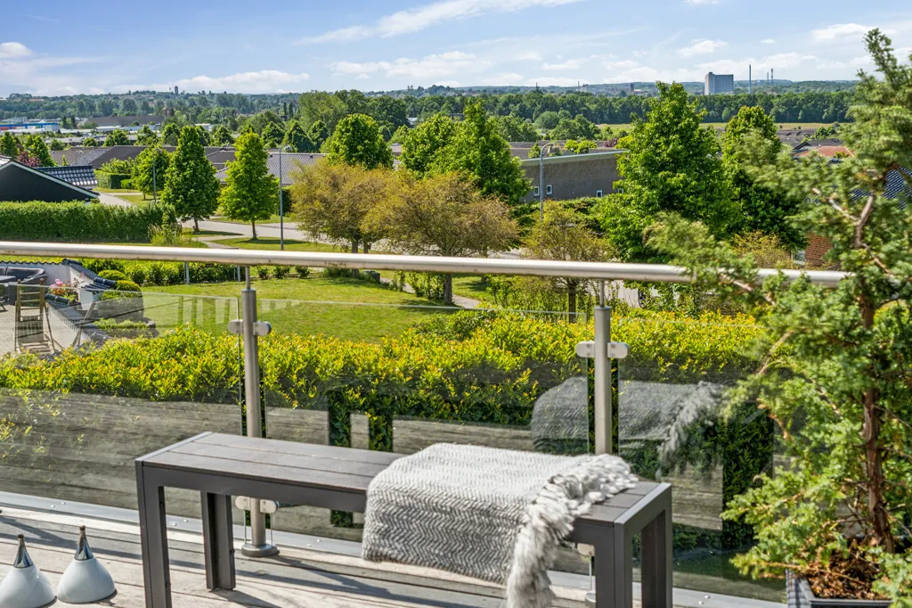 Balcon - Modern Villa with City View in Næstved