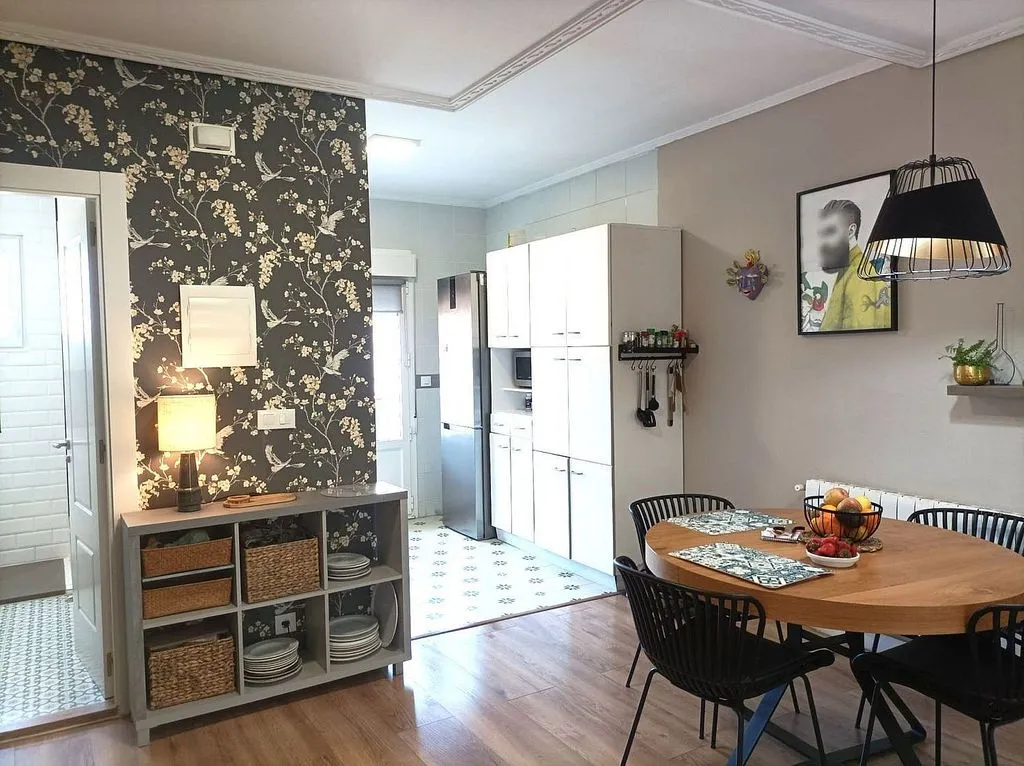 Söögituba - 2-Bedroom Flat with Balcony in Barreda