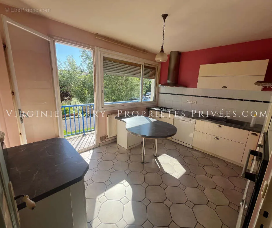 Cuisine - Appartement T3 avec Balcons et Garage à Rochefort