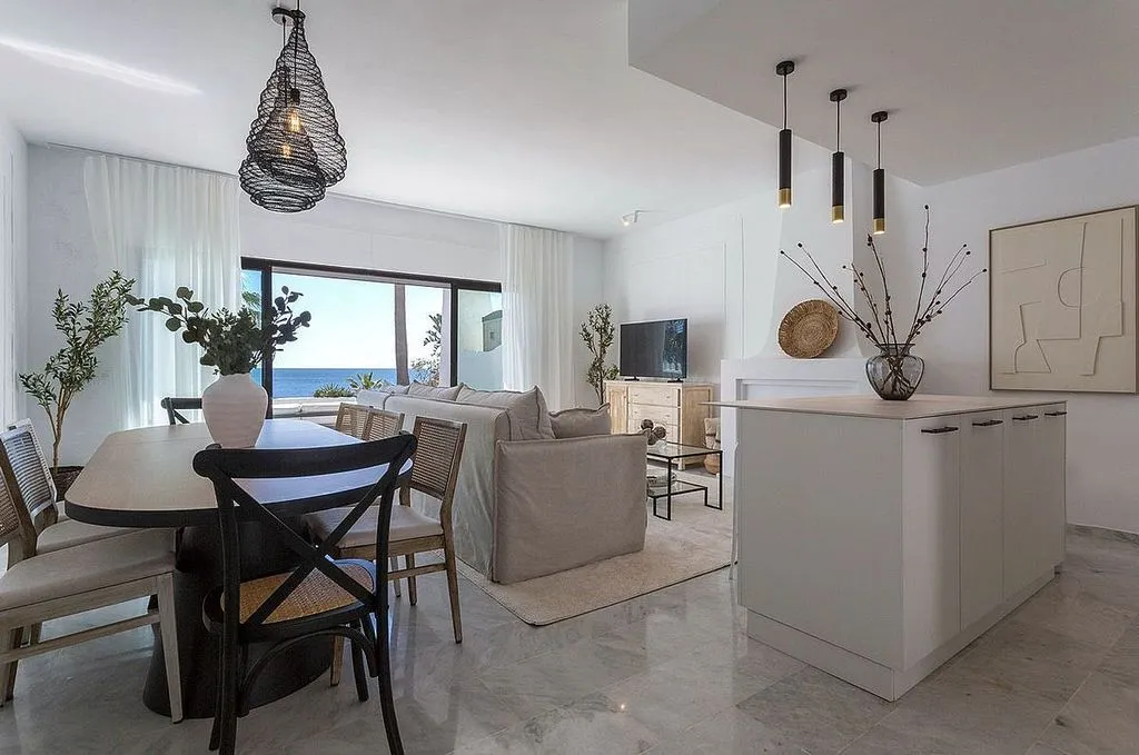 Söögituba - Twin-Adjoined House with Sea View in Casares