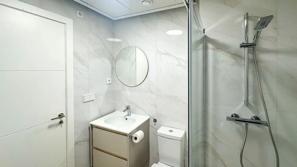 Bathrooms - Ground Floor Apartment with Pool in Playa Flamenca
