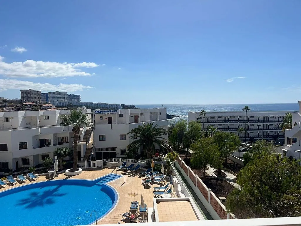 Balcon - 1-Bedroom Apartment with Pool in Callao Salvaje