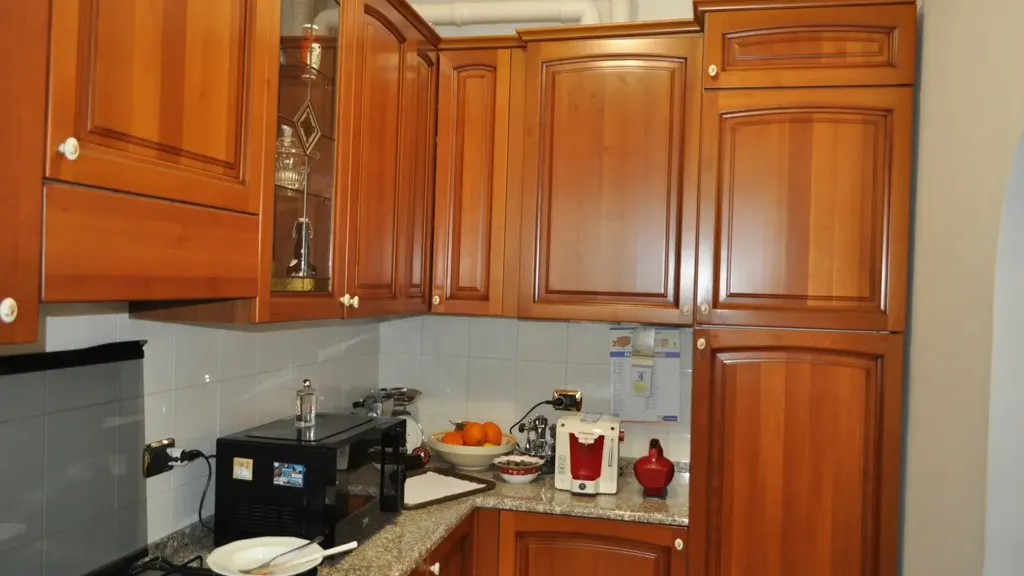 Köök - Three-Bedroom Apartment with Balcony in Bedonia