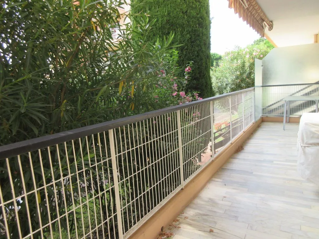 Balcon - Appartement Rénové avec Terrasse à Sainte-Maxime
