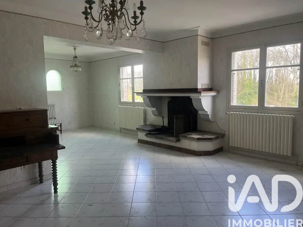 Elutuba - Spacious 6-Piece House with Garden in Odos