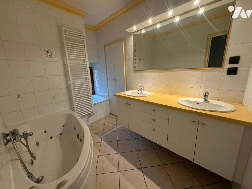 Salles de bain - Appartement T2 Proche Commerces à Saint-Chély-d'Apcher