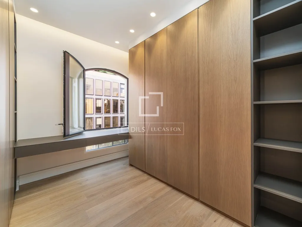 Pièces - Renovated Apartment with City Views in Eixample