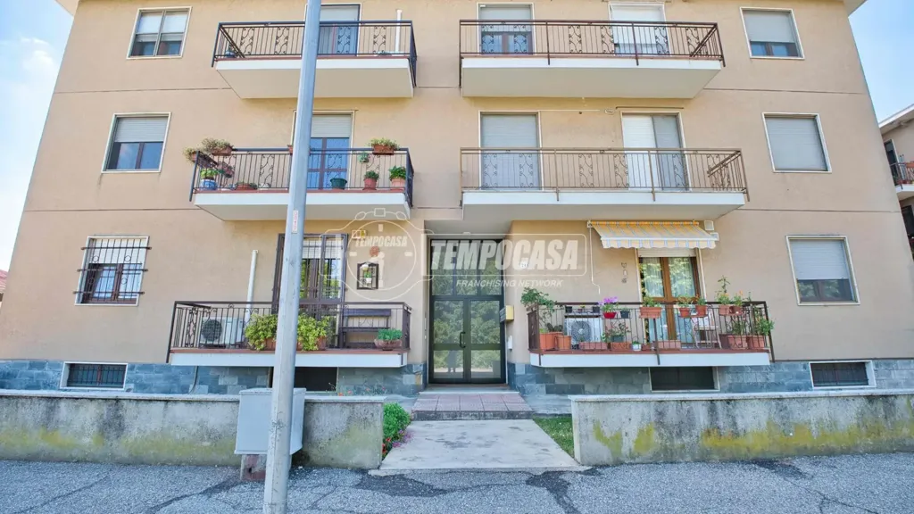 Välivaade - Bright 2-Bedroom Apartment with Balcony in Cameri