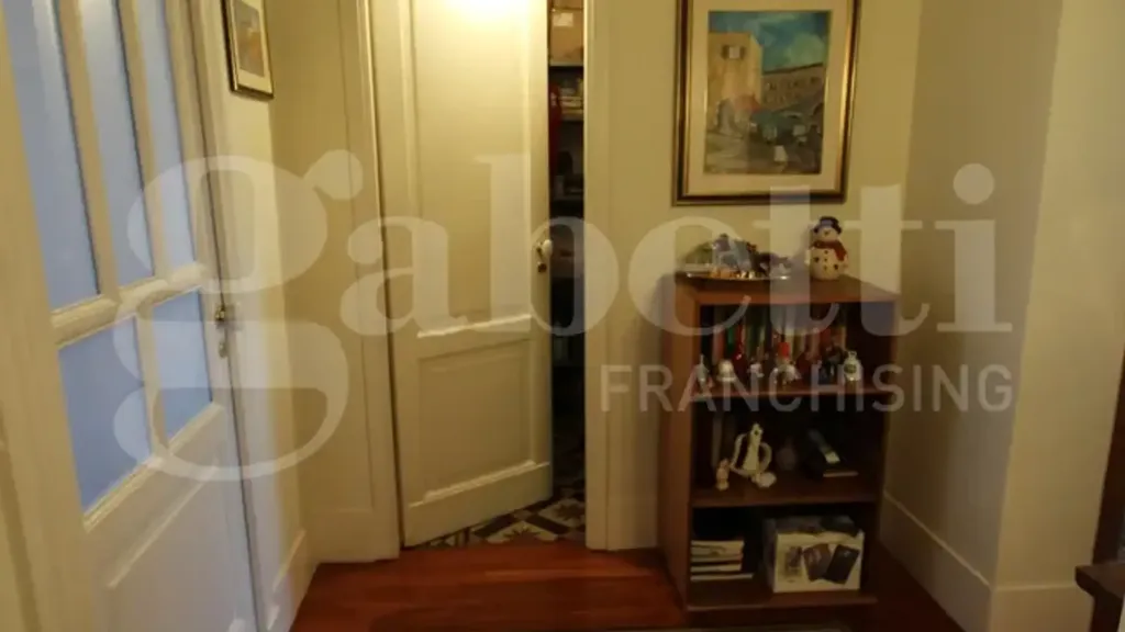 Esik - Refurbished Triplex with Balcony in Catania