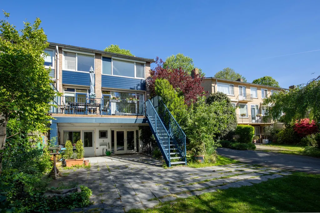 Välivaade - Two-Storey House with Souterrain in Aalsmeer