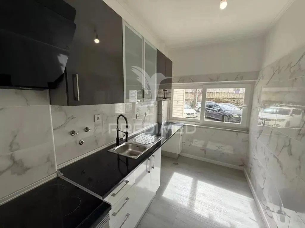 Cuisine - Renovated T2 Apartment in Oeiras Centre
