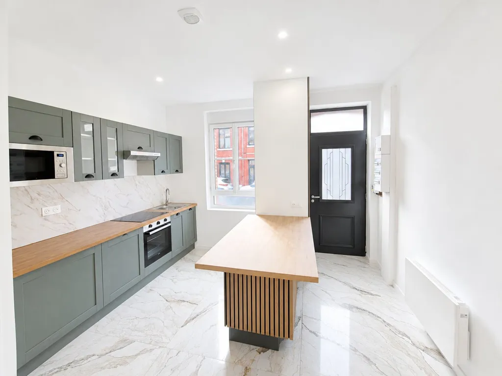 Cuisine - Maison Rénovée avec 3 Chambres à Amiens