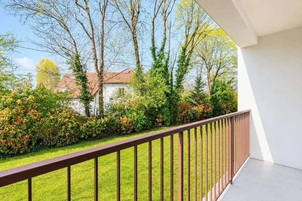 Rõdu - Bright 4-Bed Flat with Parking in Montmorency