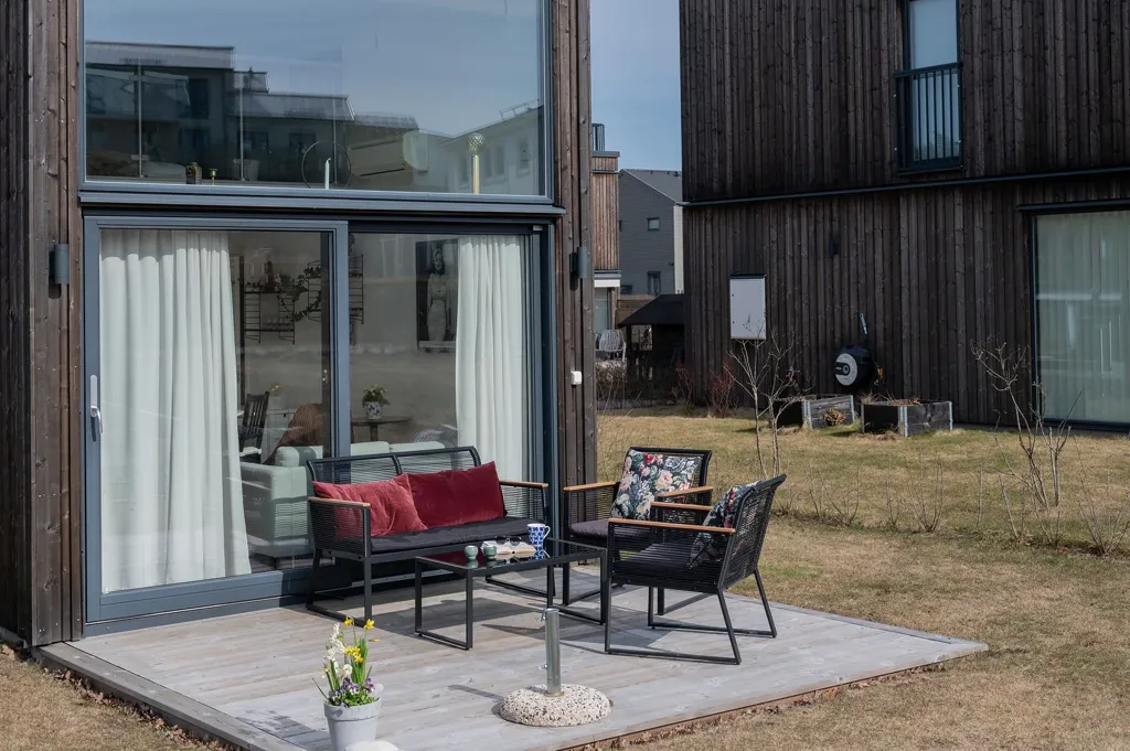 Terrass - Studio Flat with Garden in Högmora, Huddinge