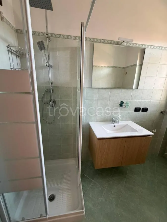 Salles de bain - Fully Furnished Apartment with Balcony in Ternate