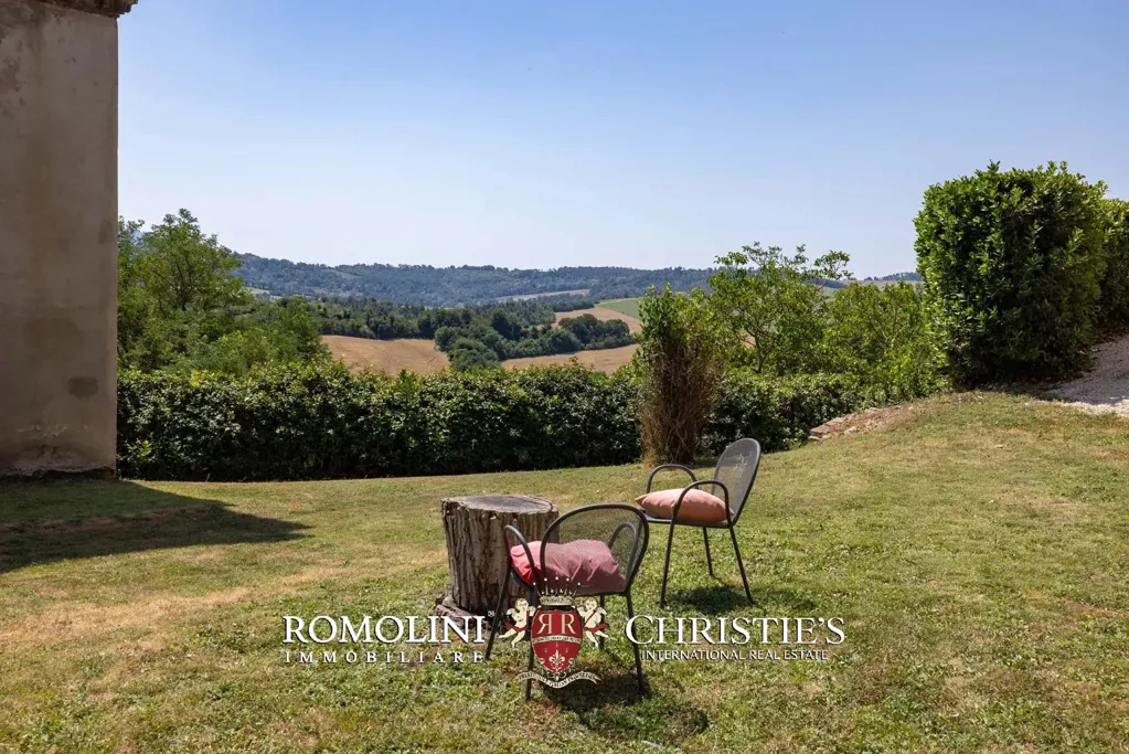 Aed - Historic Estate with Castle in Umbria
