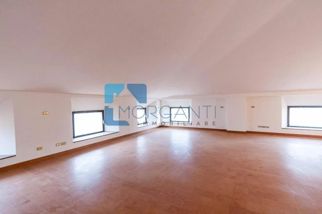 Pièces - Luxury Apartment with Piazza View in Pietrasanta