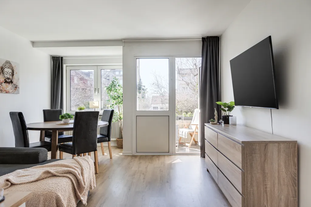 Soggiorno - Apartment with South-Facing Balcony in Central Location