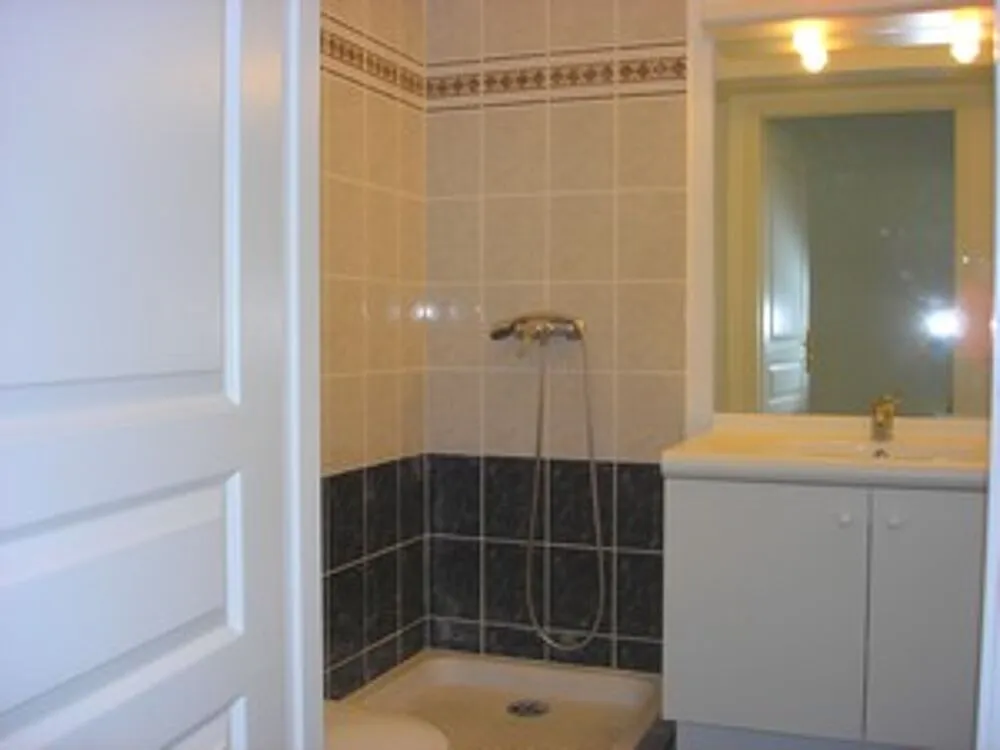 Salles de bain - Studio Récemment Construit avec Balcon à La Balme-de-Sillingy