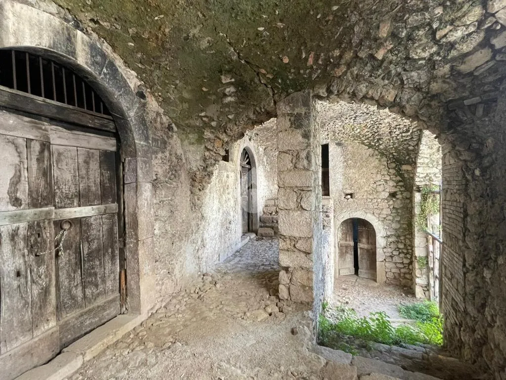 Giardino - Historic Semidetached House in Esperia