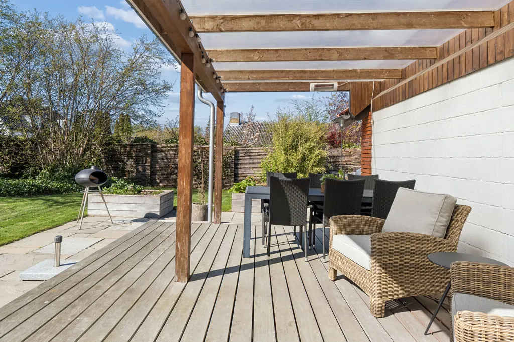 Terrasse - Murermestervilla with Large Windows in Roskilde