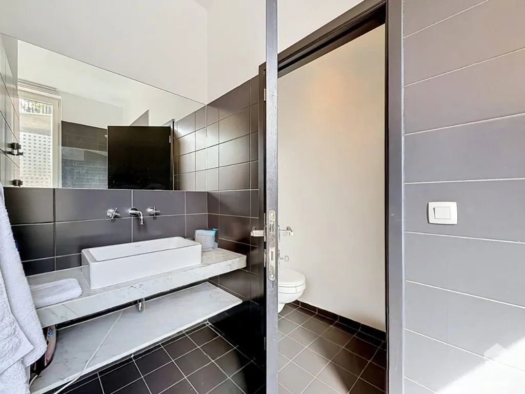 Salles de bain - Appartement Meublé 2 Chambres dans le Quartier Dansaert à Bruxelles
