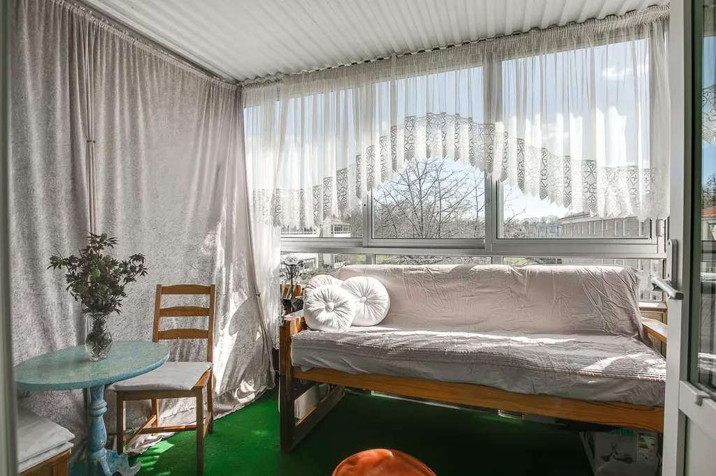 Rõdu - Renovated Flat with Glass Balcony in Kalmarhus