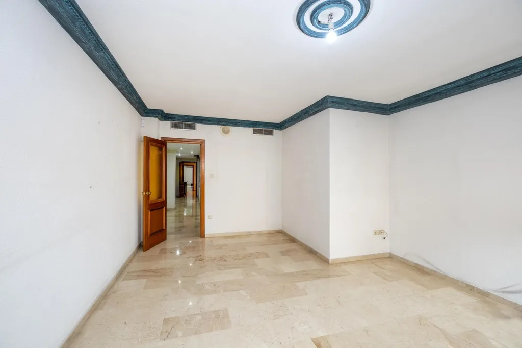 Entrée - Apartment for Renovation in Granada Centre